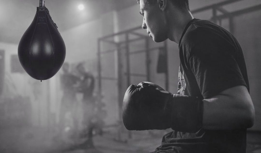 Saco de Boxeo Colgante – Entrena Reflejos y Resistencia